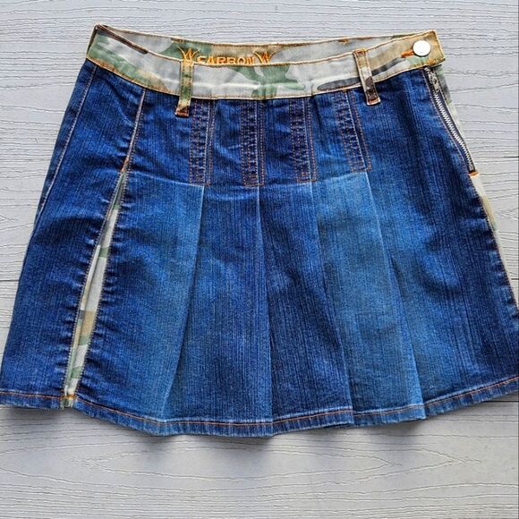 Carbon Dresses & Skirts - CARBON CAMO pleated mini skirt size 3